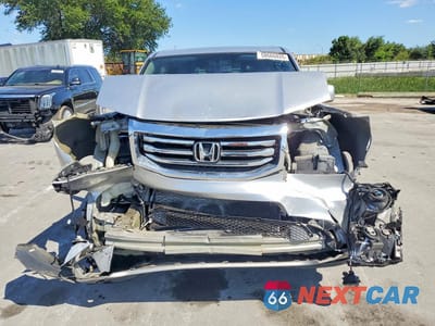 Piąte zdjęcie samochodu w środku: 2013 HONDA PILOT EXL VIN:5FNYF3H58DB009698 - miniatura