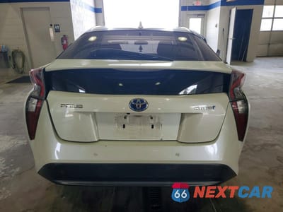 Zdjęcie 6 z 12 samochodu: 2017 TOYOTA PRIUS THREE VIN:JTDKARFU4H3542989 - miniatura