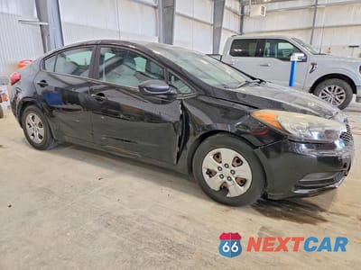 Czwarte zdjęcie samochodu z boku: 2016 KIA FORTE LX VIN:KNAFK4A63G5524039 - miniatura