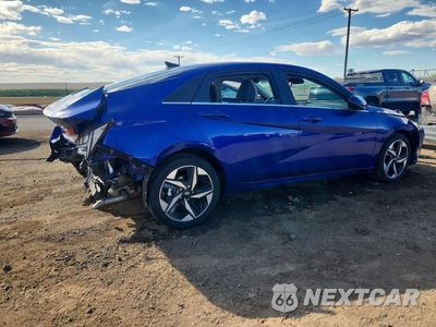 Trzecie zdjęcie samochodu z tyłu: 2023 HYUNDAI ELANTRA HYBRID LIMITED VIN:KMHLN4AJ2PU046621 - miniatura