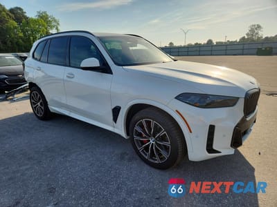 Czwarte zdjęcie samochodu z boku: 2025 BMW X5 XDRIVE40I VIN:5UX23EU00S9X63706 - miniatura