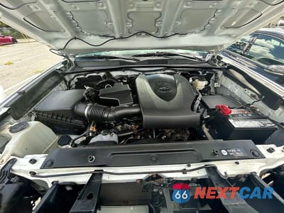 Zdjęcie 7 z 14 samochodu: 2019 TOYOTA TACOMA SR5 V6 VIN:3TMCZ5AN5KM198679 - miniatura