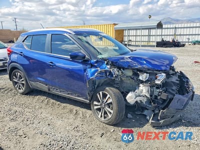 Czwarte zdjęcie samochodu z boku: 2019 NISSAN KICKS SV VIN:3N1CP5CU5KL503522 - miniatura