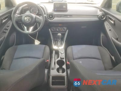 Zdjęcie 8 z 12 samochodu: 2017 TOYOTA YARIS IA BASE VIN:3MYDLBYV9HY192123 - miniatura