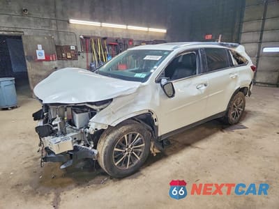 2019 TOYOTA HIGHLANDER XLE 5TDJZRFH9KS578433 - główne zdjęcie licytacji z USA - miniatura