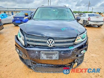 Piąte zdjęcie samochodu w środku: 2013 VOLKSWAGEN TIGUAN S VIN:WVGAV7AX2DW528177 - miniatura