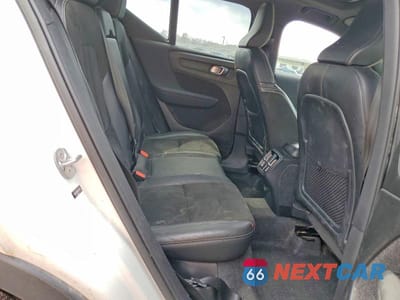 Zdjęcie 11 z 14 samochodu: 2022 VOLVO XC40 T5 R-DESIGN VIN:YV4162UM3N2757141 - miniatura