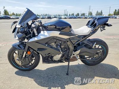 Trzecie zdjęcie samochodu z tyłu: 2025 CF MOTO 675SS VIN:LCEPEVLP7S6002110 - miniatura