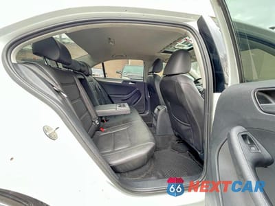 Zdjęcie 6 z 13 samochodu: 2017 VOLKSWAGEN JETTA SE VIN:3VWB67AJ5HM364931 - miniatura