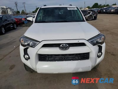 Piąte zdjęcie samochodu w środku: 2019 TOYOTA 4RUNNER SR5 VIN:JTEZU5JR2K5202118 - miniatura
