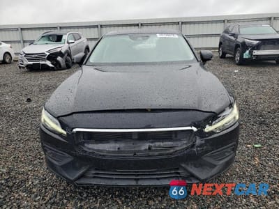 Piąte zdjęcie samochodu w środku: 2021 VOLVO S60 T5 MOMENTUM VIN:7JR102FK6MG080573 - miniatura