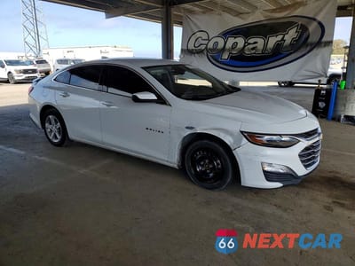 Czwarte zdjęcie samochodu z boku: 2020 CHEVROLET MALIBU RS VIN:1G1ZG5STXLF048204 - miniatura