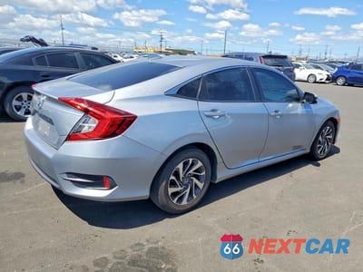 Trzecie zdjęcie samochodu z tyłu: 2018 HONDA CIVIC EX VIN:2HGFC2F73JH582322 - miniatura