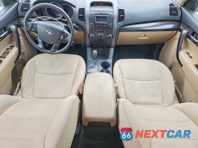 Zdjęcie 8 z 13 samochodu: 2012 KIA SORENTO LX VIN:5XYKT4A64CG210240 - miniatura