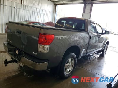 Trzecie zdjęcie samochodu z tyłu: 2010 TOYOTA TUNDRA DOUBLE CAB SR5 VIN:5TFUM5F12AX011027 - miniatura