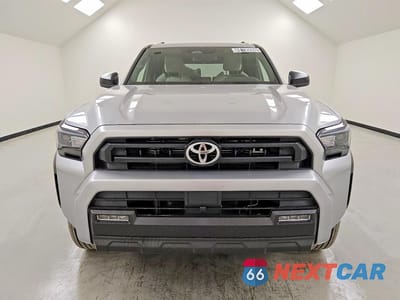 Piąte zdjęcie samochodu w środku: 2026 TOYOTA 4RUNNER SR5 VIN:JTEVA5BR7T5094800 - miniatura