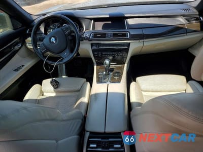 Zdjęcie 8 z 12 samochodu: 2014 BMW 750 VIN:WBAYB6C55ED224398 - miniatura