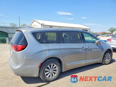 Trzecie zdjęcie samochodu z tyłu: 2017 CHRYSLER PACIFICA TOURING L VIN:2C4RC1BG5HR543912 - miniatura