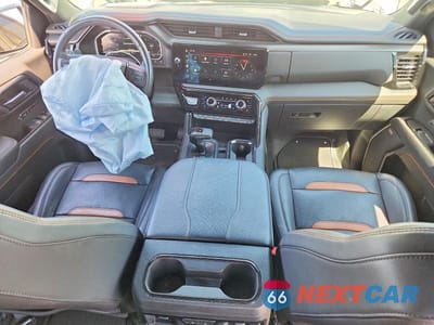 Zdjęcie 8 z 12 samochodu: 2023 GMC SIERRA K1500 AT4 VIN:3GTUUEE8XPG222178 - miniatura