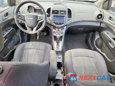 Zdjęcie 8 z 12 samochodu: 2015 CHEVROLET SONIC LT VIN:1G1JC5SG3F4160516 - miniatura
