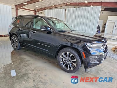 Czwarte zdjęcie samochodu z boku: 2023 JEEP GRAND CHEROKEE OVERLAND VIN:1C4RJHDG7P8741445 - miniatura