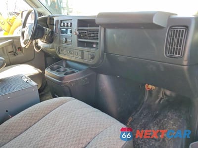 Zdjęcie 8 z 12 samochodu: 2019 CHEV EXPRESS G2500 VIN:1GCWGAFP2K1367866 - miniatura