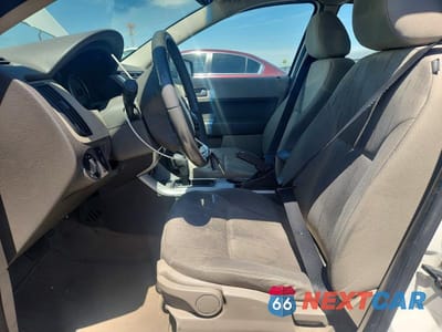 Zdjęcie 7 z 12 samochodu: 2010 FORD FOCUS SE VIN:1FAHP3FN1AW130442 - miniatura