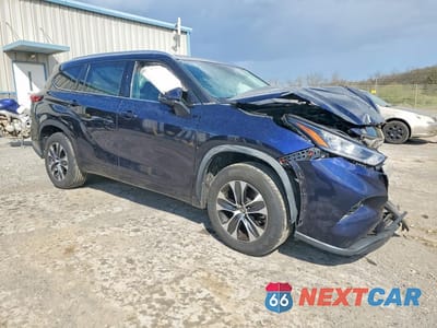Czwarte zdjęcie samochodu z boku: 2020 TOYOTA HIGHLANDER XLE VIN:5TDGZRAH6LS009672 - miniatura