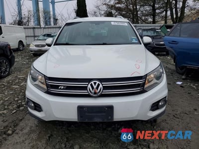 Piąte zdjęcie samochodu w środku: 2016 VOLKSWAGEN TIGUAN S VIN:WVGBV7AX8GW091360 - miniatura