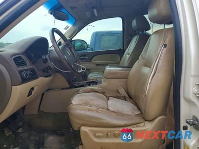 Zdjęcie 7 z 13 samochodu: 2011 CHEVROLET SUBURBAN C1500 LTZ VIN:1GNSCKE02BR289361 - miniatura