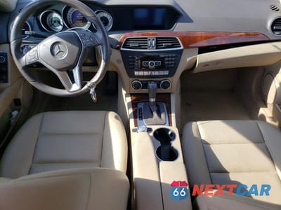 Zdjęcie 8 z 12 samochodu: 2012 MERCEDES-BENZ C 300 4MATIC VIN:WDDGF8BB3CF908816 - miniatura