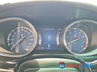 Zdjęcie 9 z 13 samochodu: 2015 MASERATI QUATTROPORTE S VIN:ZAM56RRAXF1131018 - miniatura