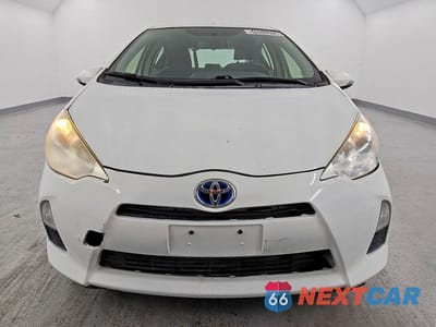 Piąte zdjęcie samochodu w środku: 2012 TOYOTA PRIUS C THREE VIN:JTDKDTB38C1026463 - miniatura