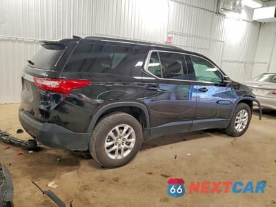 Trzecie zdjęcie samochodu z tyłu: 2021 CHEVROLET TRAVERSE LT VIN:1GNEVHKW3MJ120681 - miniatura