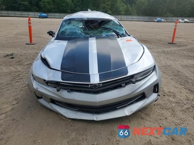 Piąte zdjęcie samochodu w środku: 2017 CHEVROLET CAMARO LT VIN:1G1FD1RS9H0119517 - miniatura