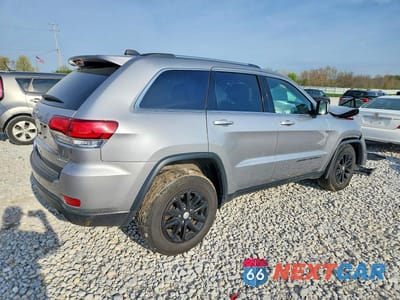 Trzecie zdjęcie samochodu z tyłu: 2021 JEEP GRAND CHEROKEE LAREDO VIN:1C4RJFAG1MC649183 - miniatura