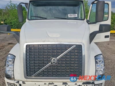 Zdjęcie 7 z 10 samochodu: 2018 VOLVO VN VNL VIN:4V4NC9EHXJN961245 - miniatura