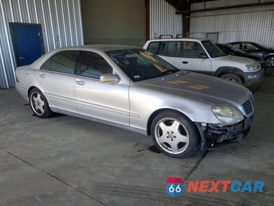 Czwarte zdjęcie samochodu z boku: 2000 MERCEDES-BENZ S 500 VIN:WDBNG75J2YA092096 - miniatura