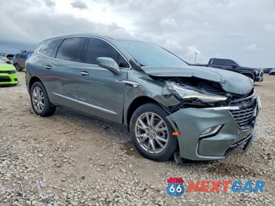 Czwarte zdjęcie samochodu z boku: 2023 BUICK ENCLAVE ESSENCE VIN:5GAERBKW6PJ224145 - miniatura