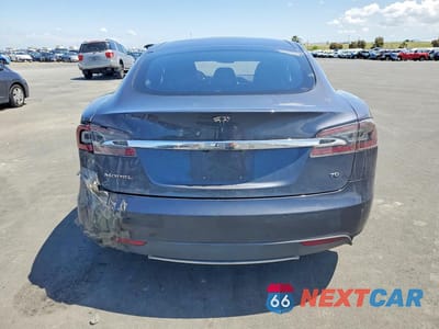 Zdjęcie 6 z 13 samochodu: 2015 TESLA MODEL S VIN:5YJSA1E11FF118811 - miniatura