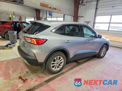 Trzecie zdjęcie samochodu z tyłu: 2021 FORD ESCAPE SE VIN:1FMCU9G61MUA46043 - miniatura