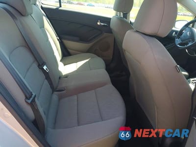 Zdjęcie 10 z 12 samochodu: 2016 KIA FORTE LX VIN:KNAFK4A63G5500078 - miniatura