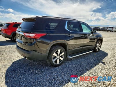 Trzecie zdjęcie samochodu z tyłu: 2021 CHEVROLET TRAVERSE LT VIN:1GNEVHKW0MJ153251 - miniatura