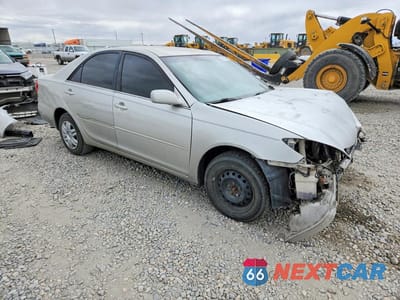 Czwarte zdjęcie samochodu z boku: 2004 TOYOTA CAMRY STANDARD VIN:4T1BE32K54U927158 - miniatura