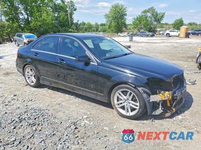 Czwarte zdjęcie samochodu z boku: 2013 MERCEDES-BENZ C 300 4MATIC VIN:WDDGF8AB3DG132989 - miniatura