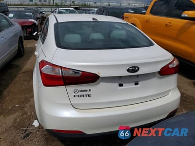 Zdjęcie 6 z 12 samochodu: 2015 KIA FORTE LX VIN:KNAFX4A66F5311523 - miniatura