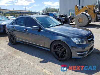 Czwarte zdjęcie samochodu z boku: 2013 MERCEDES-BENZ C 250 VIN:WDDGF4HB6DA872411 - miniatura