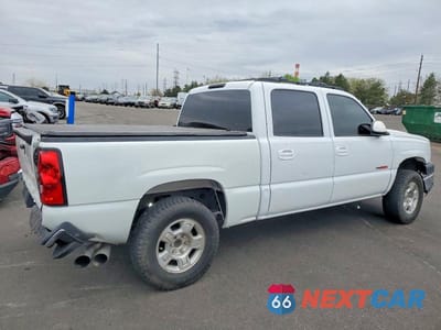 Trzecie zdjęcie samochodu z tyłu: 2004 CHEV SILVERADO VIN:2GCEC13T641374387 - miniatura