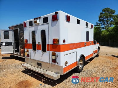 Trzecie zdjęcie samochodu z tyłu: 2006 FORD F350 SUPER DUTY AMBULANCE VIN:1FDWF37PX6EC74875 - miniatura