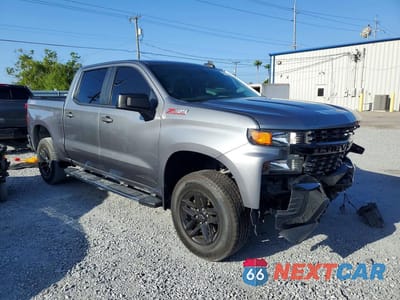 Czwarte zdjęcie samochodu z boku: 2020 CHEVROLET SILVERADO K1500 TRAIL BOSS CUSTOM VIN:3GCPYCEF4LG336871 - miniatura